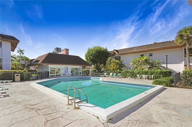 Building Photo - 9394 SW 77th Ave