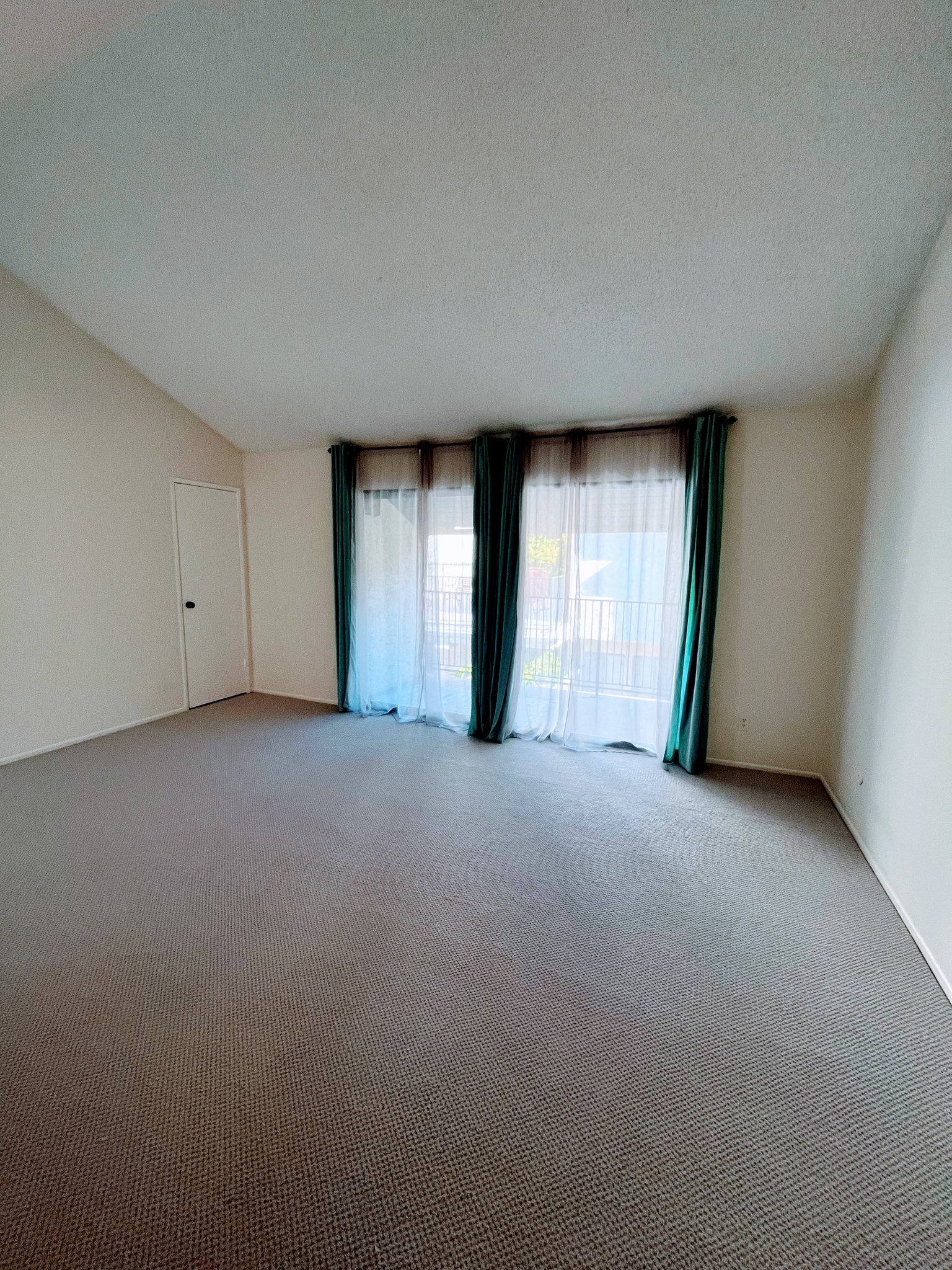 Main bedroom - 999 San Pasqual St