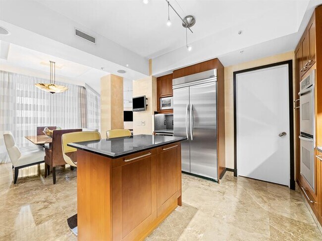 Building Photo - 333 Las Olas Way