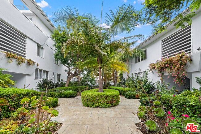 Primary Photo - 130 San Vicente Blvd