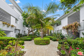 Building Photo - 134 San Vicente Blvd