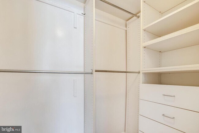 Building Photo - 115 N Lee St