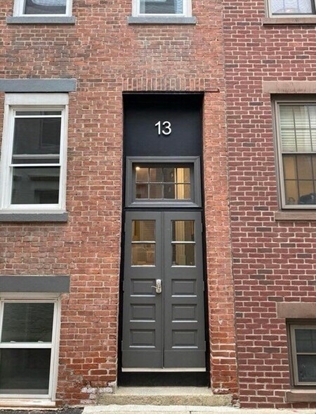 Building Photo - 13 Wiget St