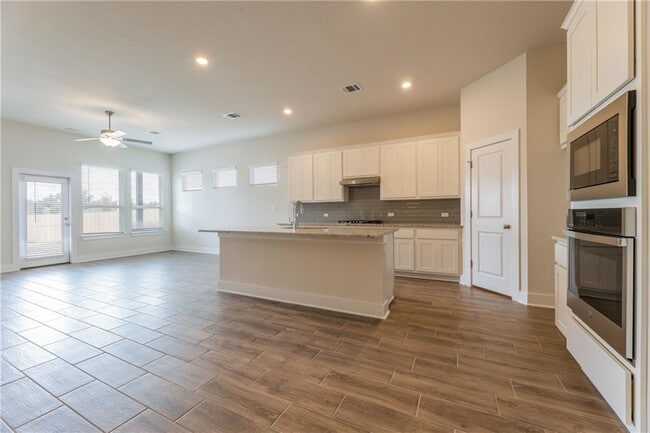 Building Photo - 178 Brooks Ranchi Dr