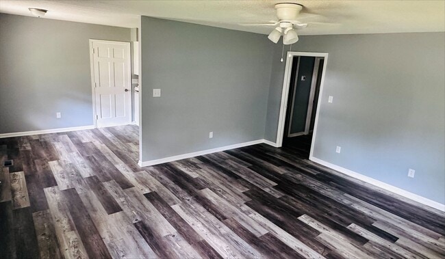 Building Photo - Charming 2 BD/1 BA Bungalow with Fenced Ba...