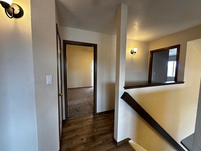 Building Photo - 800 Halter Dr SW
