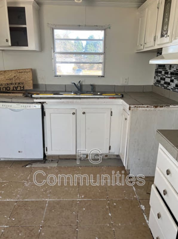 Building Photo - 147 Oak Knoll Dr