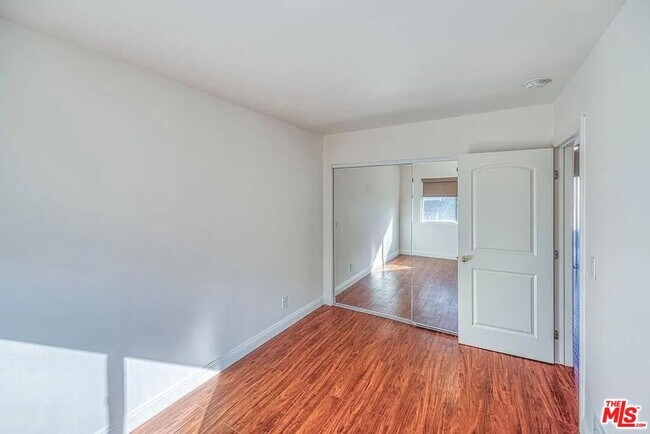 Building Photo - 1588 1/2 W 36th St