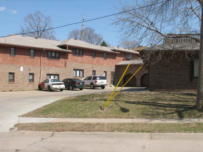 Building Photo - Madison Court Apartments