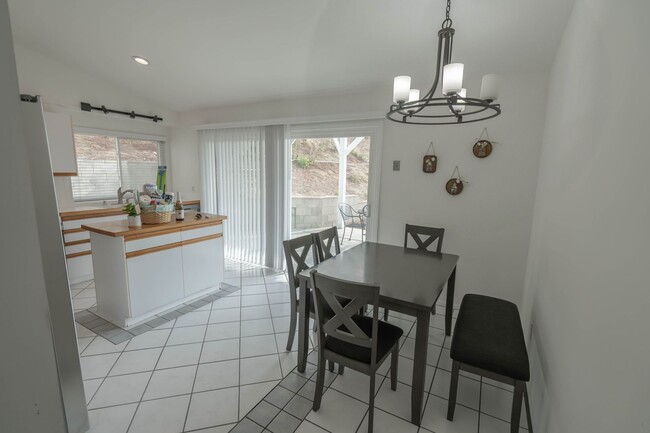Building Photo - Fully Furnished 3 Bedroom Home for Rent in...