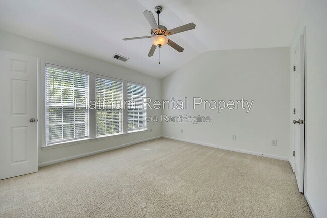 Building Photo - 221 Balaban Cir