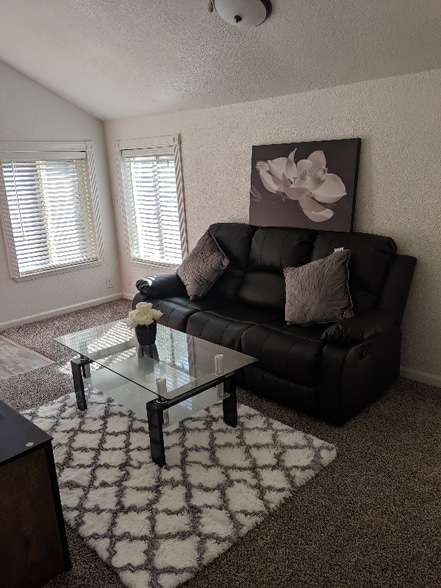 Building Photo - 7529 Walnut Dr