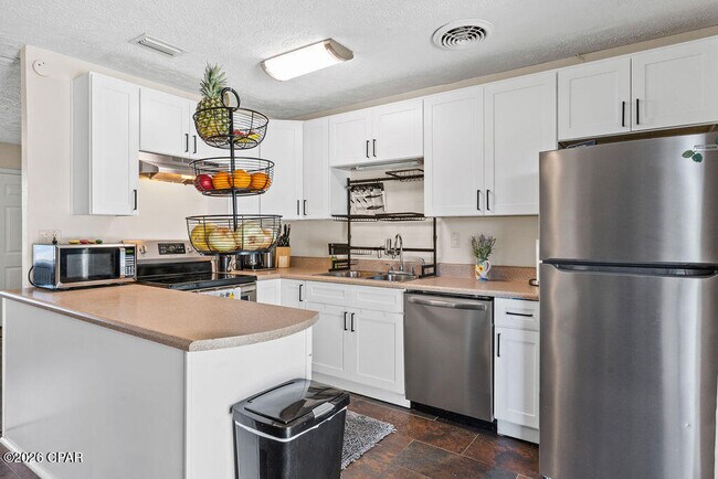 Building Photo - 808 Forestdale Ave