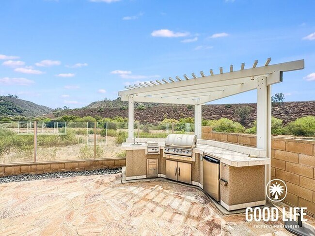 Building Photo - 3896 Lake Cir Dr