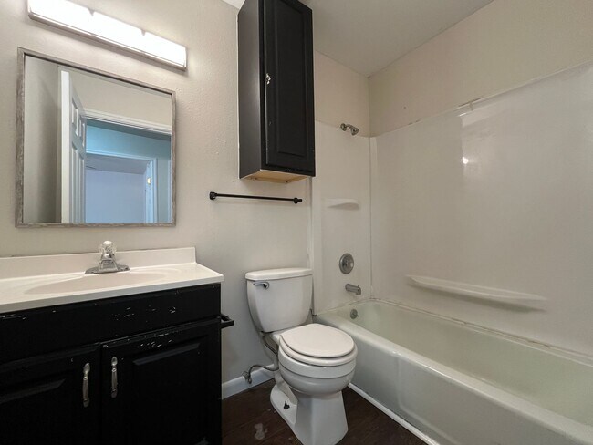Building Photo - Two Story South Side Townhome
