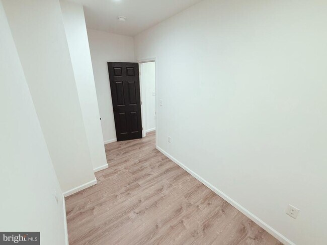 Building Photo - 2142 Penrose Ave