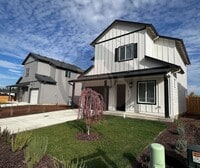 Building Photo - Newer Build- Ready for Move In