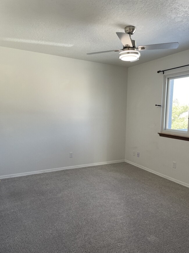 Building Photo - 11504 Lawson Ct NE