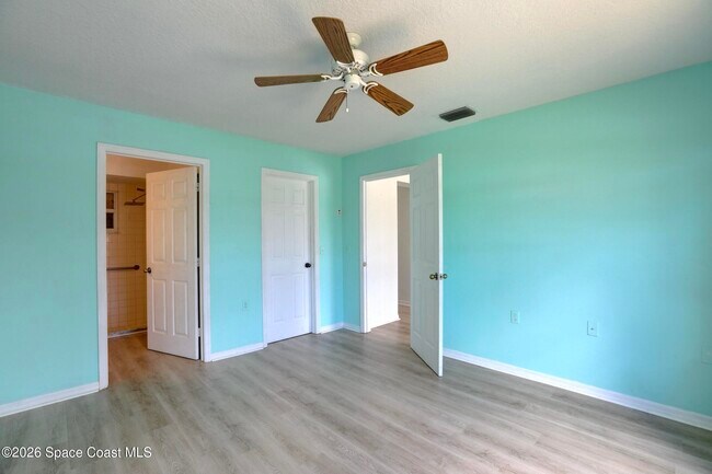 Building Photo - 243 Dickens Ave