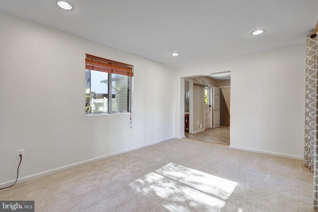 Building Photo - 5609 Rolling Rd