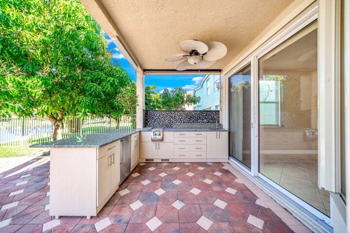 Building Photo - 2324 Simonson Dr