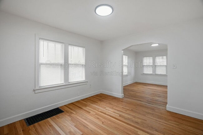 Building Photo - 10030 Bon Oak Dr