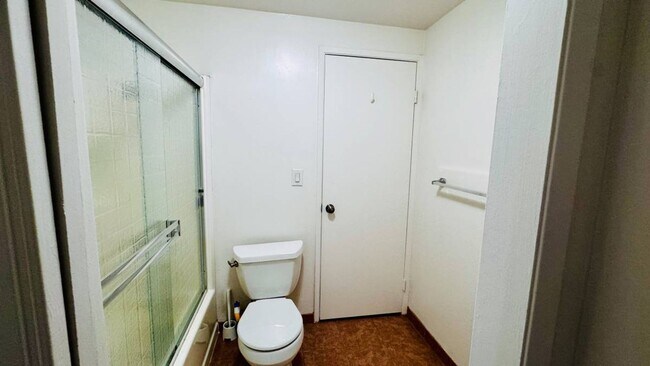 Building Photo - Charming 3BR/1.5BA Townhouse in Pleasanton...