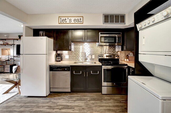 Building Photo - 12900 Walden Rd