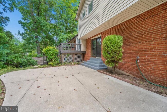 Building Photo - 9202 Wilmett Ct
