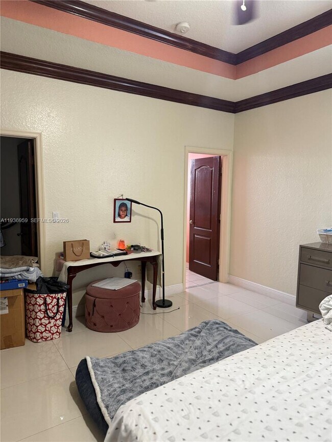 Building Photo - 3951 NE 13th Dr