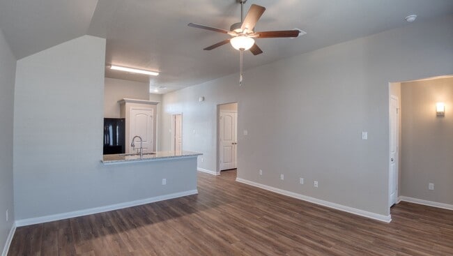 Building Photo - 1393 Kingsgate Dr