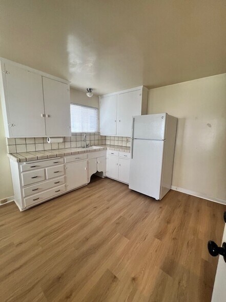 Kitchen Refrigerator - 715 Cass St