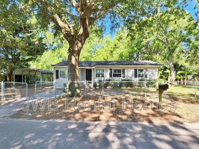 Primary Photo - 818 Erie Ave