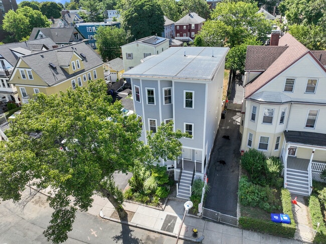 Building Photo - 18 Armandine St