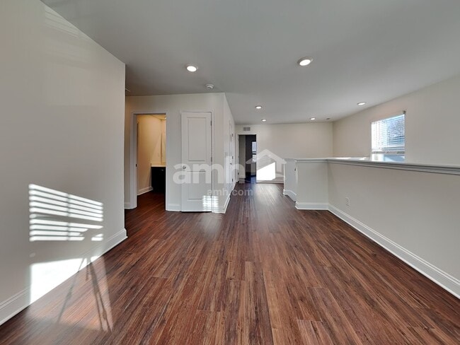 Building Photo - 623 Rivermist Dr