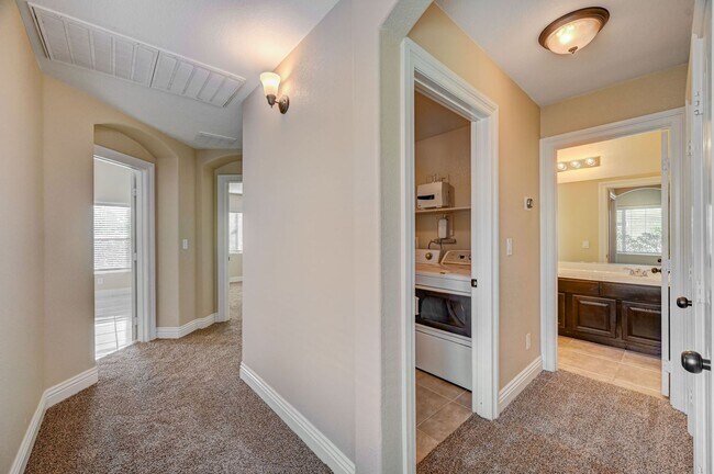 Building Photo - Stunning Northwest three bedroom w/ a loft!