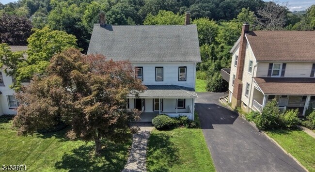 Building Photo - 20 Anderson Hill Rd