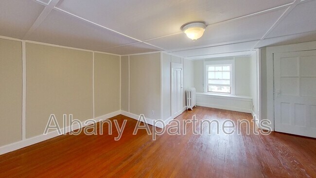 Building Photo - 566 Park Ave