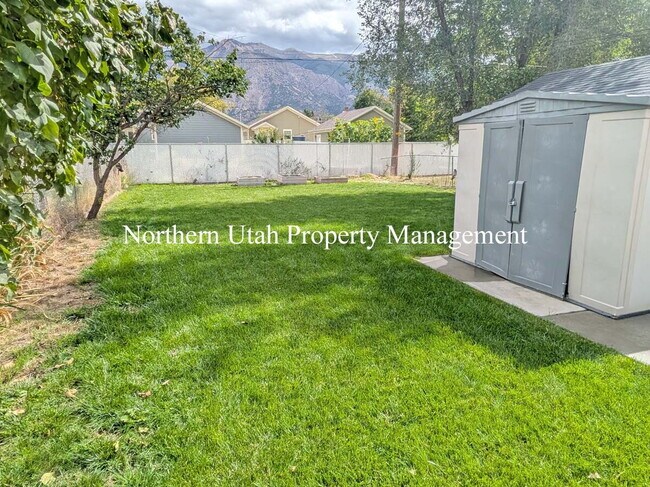 Building Photo - 3 Bed, 2 Bath, HVAC