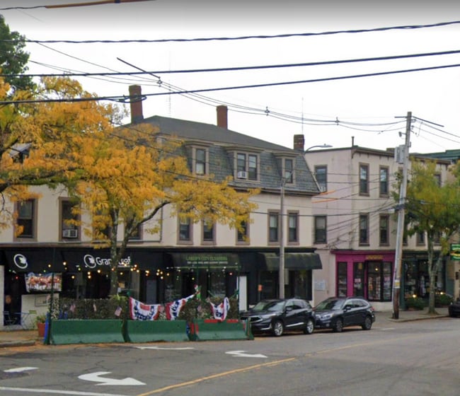 Building Photo - One Bedroom ** Newton Highlands Village ~ MBTA GL-D