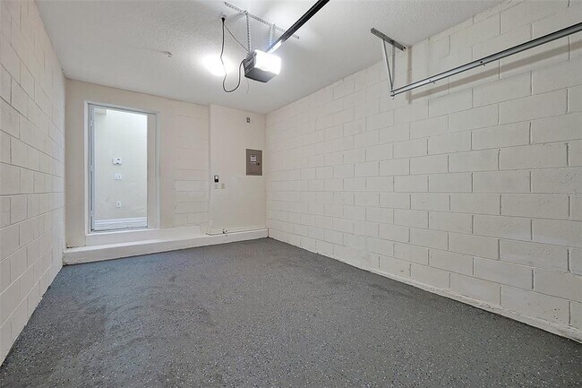 Building Photo - 6453 Alcalde Ct