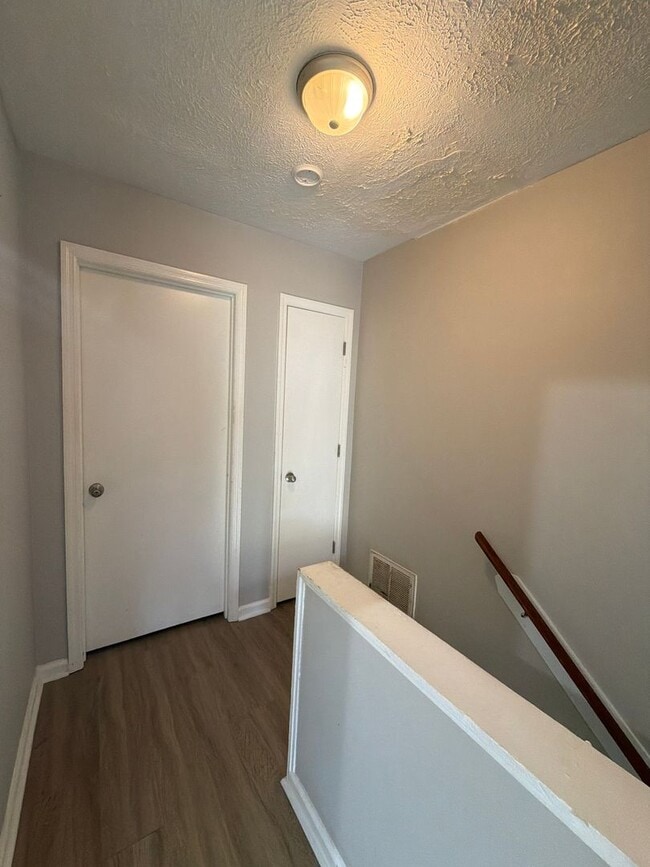 Building Photo - New Listing!