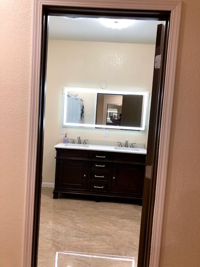 Building Photo - ** Modern 1 Bed / 1 Bath ADU – All Utiliti...
