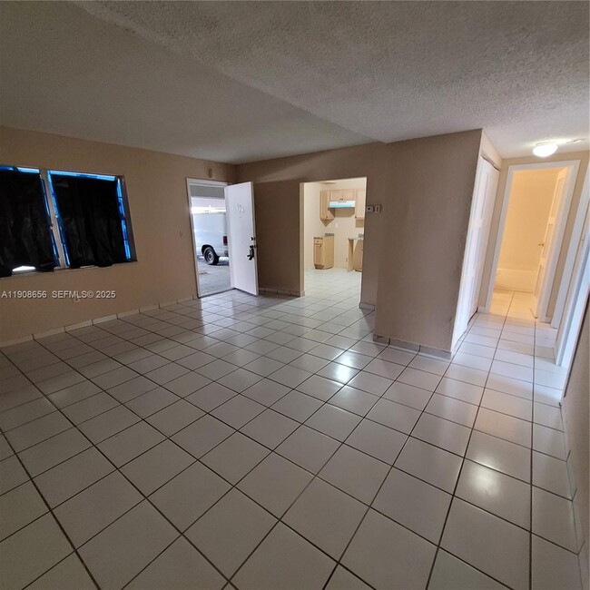 Building Photo - 5100 SW 41st St