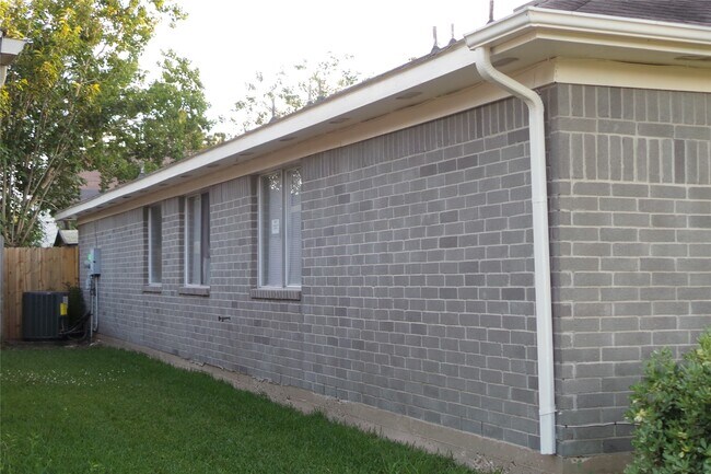 Building Photo - 4918 Sterling Crossing