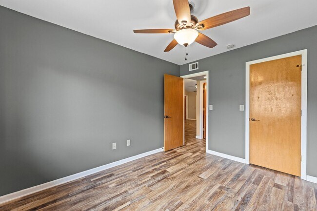 Building Photo - Modern Comfort in the Heart of Niceville!