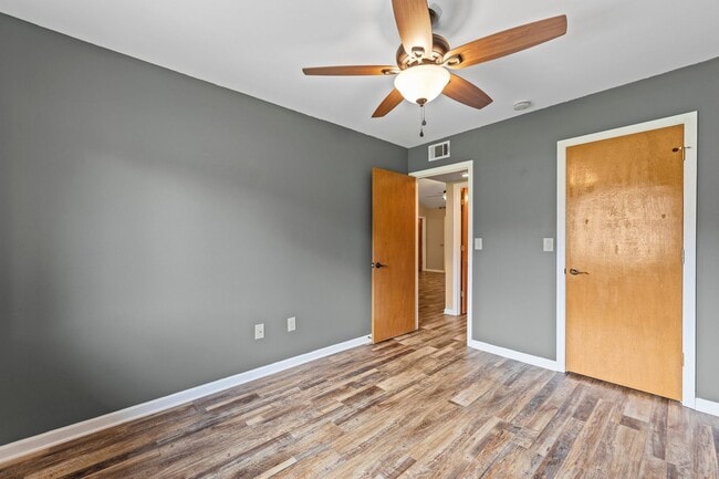 Building Photo - Updated home in convenient location!!