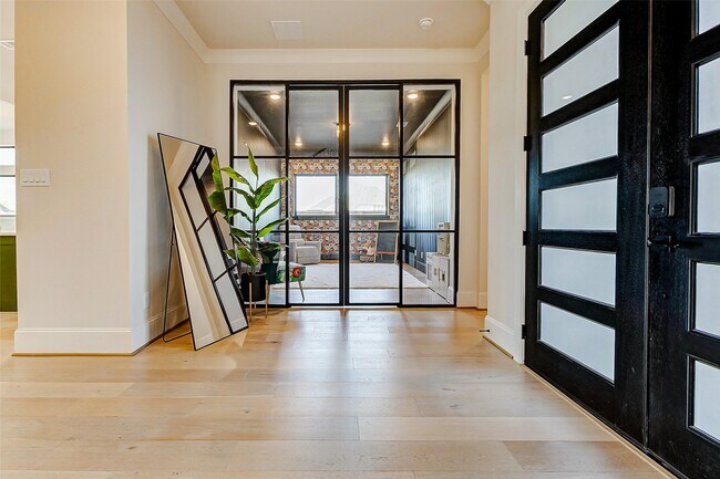 Building Photo - 7606 Redwoods Frst Dr