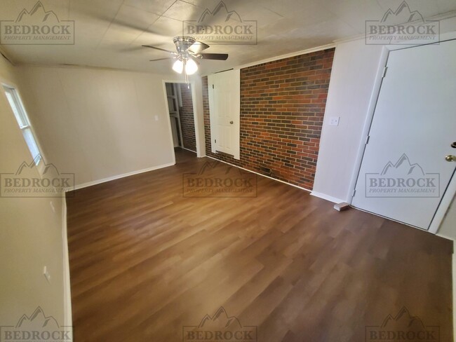 Building Photo - 2800 Cave Ave NW