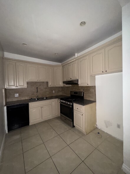 Kitchen - 14725 Polk St